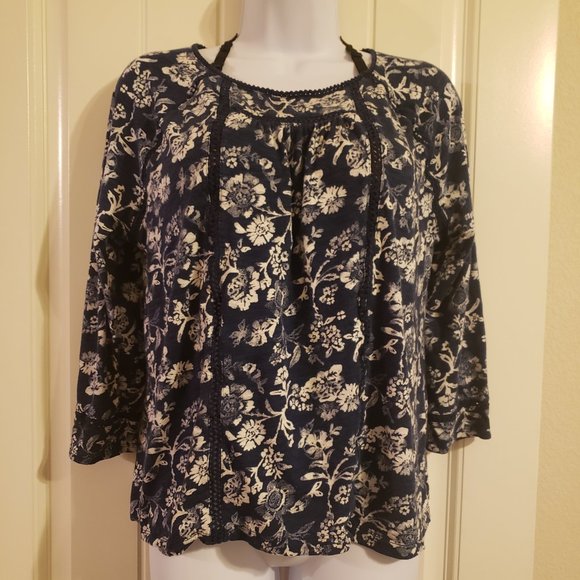 ✨ HP ✨Lucky Brand Blue/White Floral Top - Picture 7 of 7